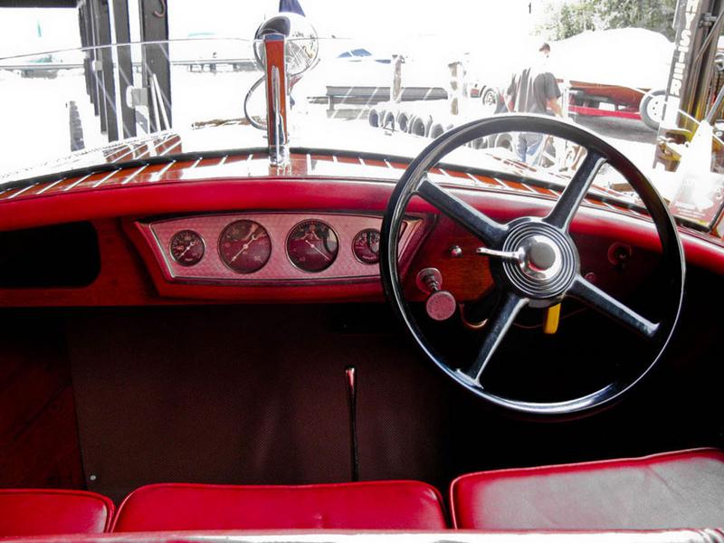1937 Chris Craft Deluxe Runabout